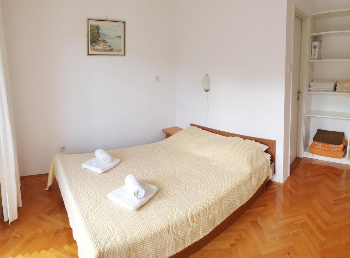 Apartments Lucija Stari Grad  Luaran gambar
