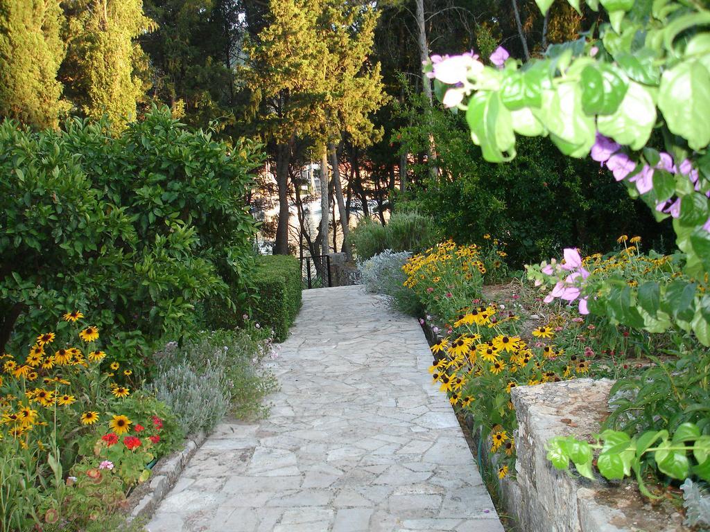 Apartments Lucija Stari Grad  Luaran gambar
