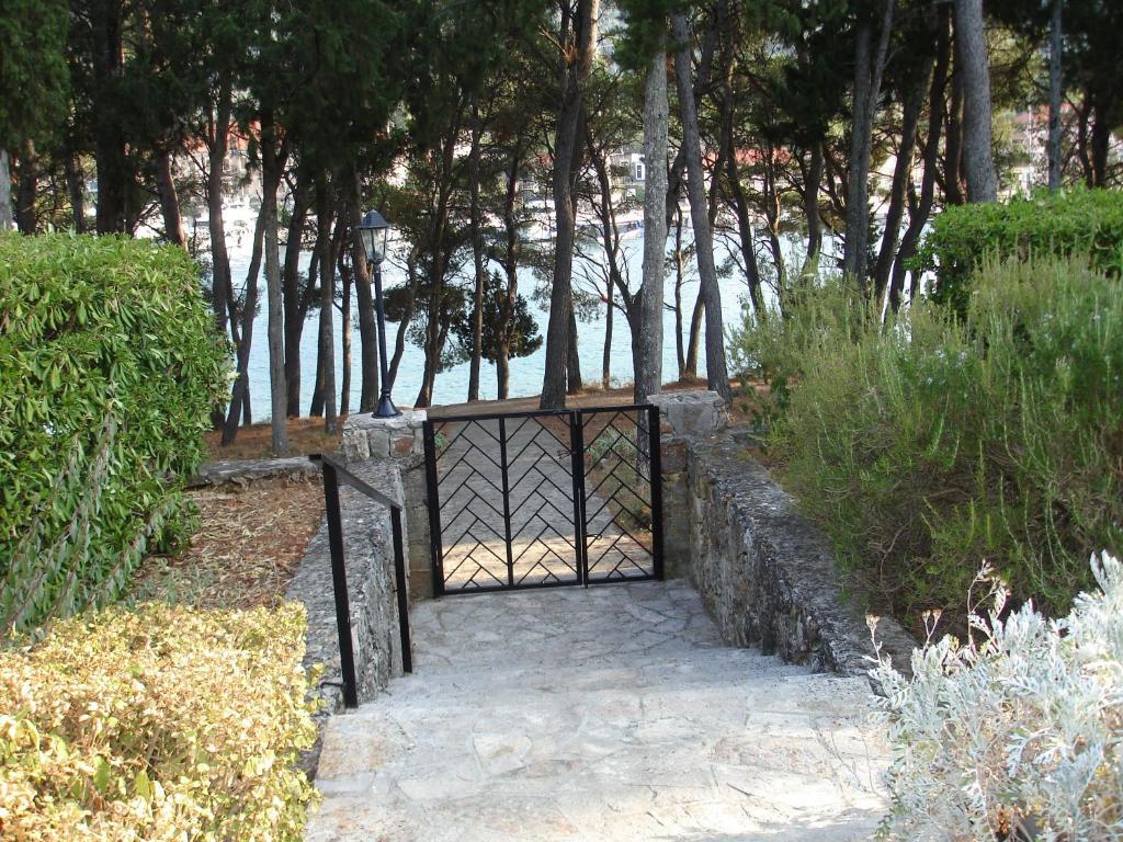 Apartments Lucija Stari Grad  Luaran gambar