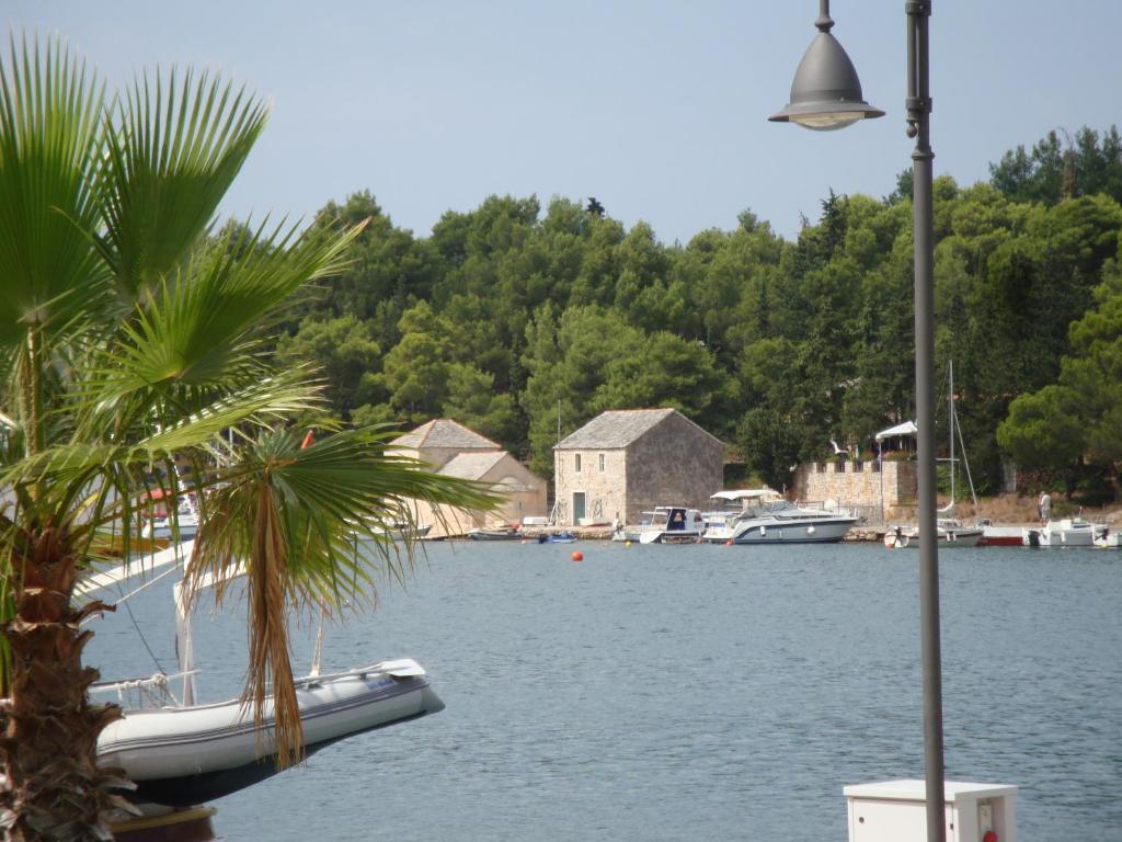 Apartments Lucija Stari Grad  Luaran gambar